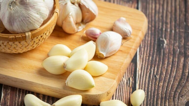 بهترین روش خوردن سیر خام
