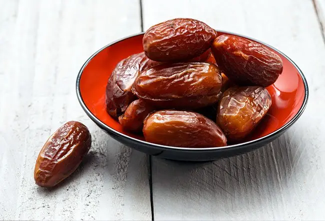 خطرات زیاده روی در خوردن خرما